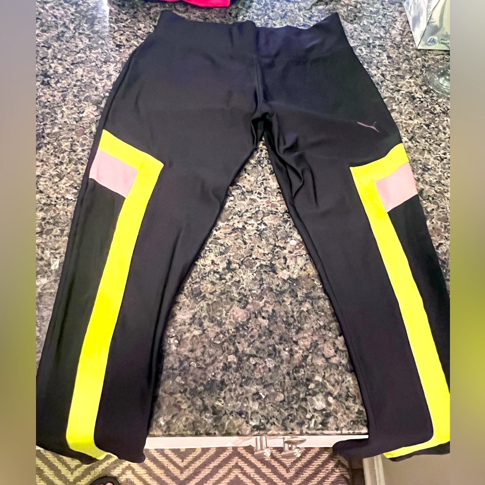 Women’s Athletic wear / leggings / workout pants